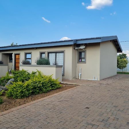 Village Kulture - Guest House Rustenburg Luaran gambar