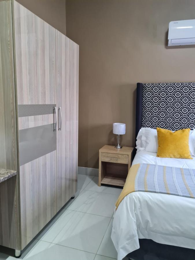 Village Kulture - Guest House Rustenburg Luaran gambar