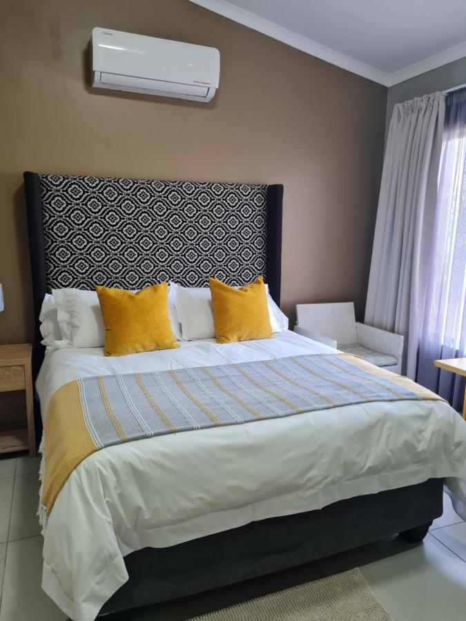 Village Kulture - Guest House Rustenburg Luaran gambar