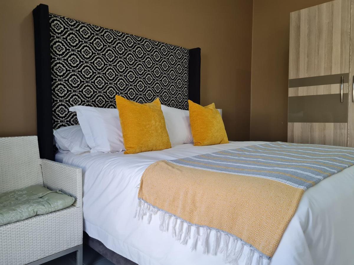 Village Kulture - Guest House Rustenburg Luaran gambar