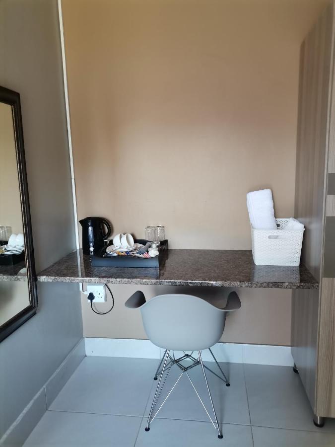 Village Kulture - Guest House Rustenburg Luaran gambar