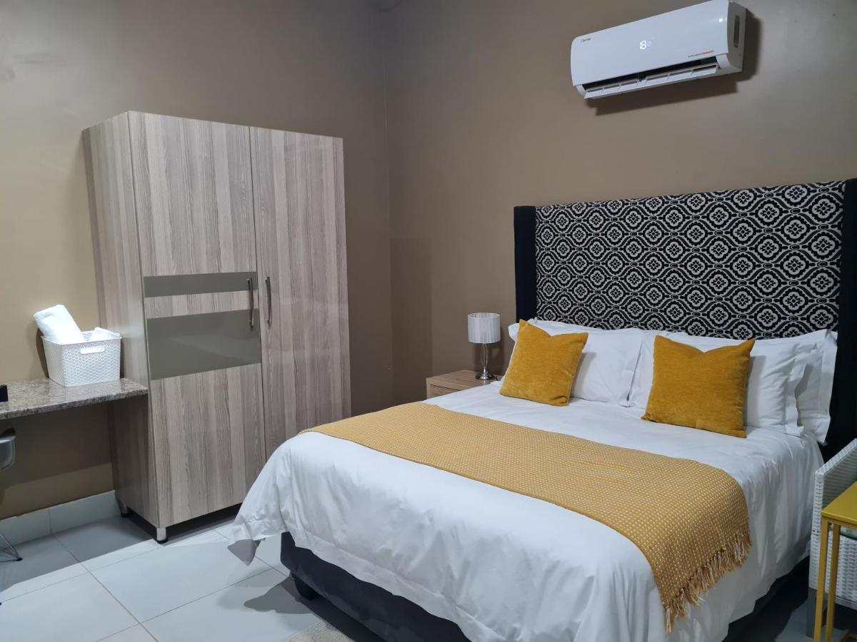 Village Kulture - Guest House Rustenburg Luaran gambar